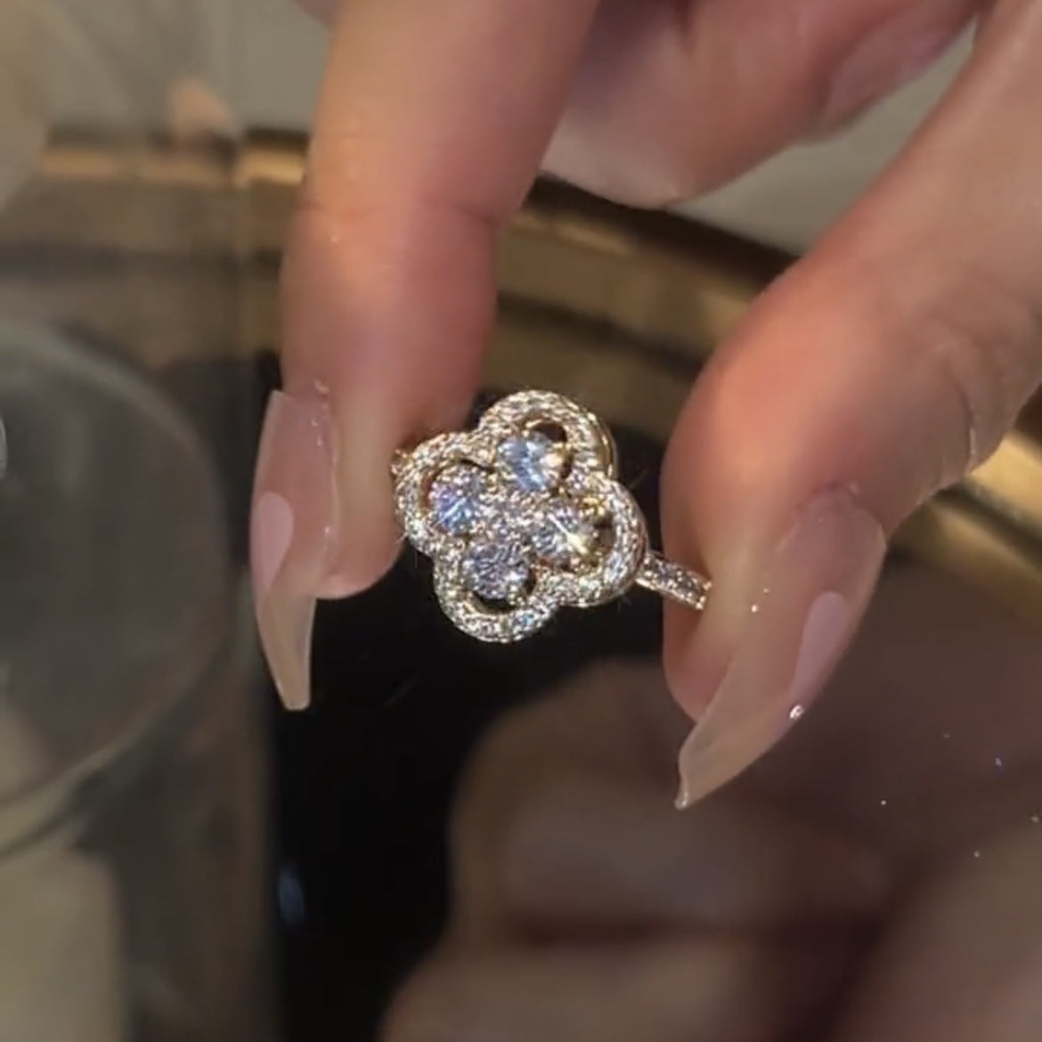 Bague Tournante de Trèfle avec Zircon