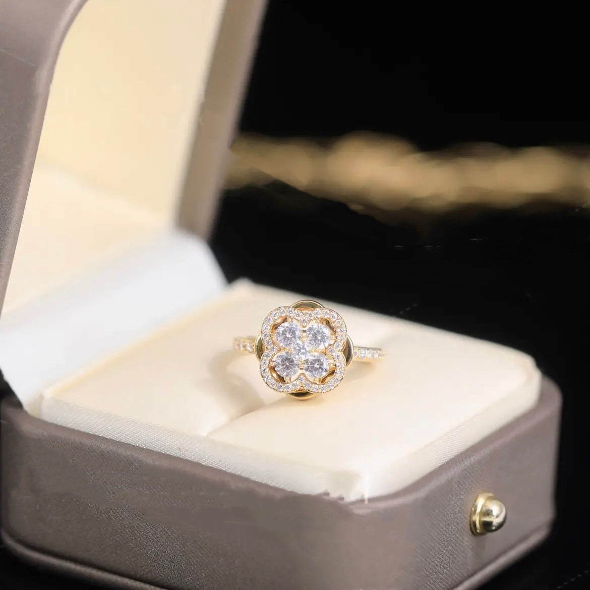 Bague Tournante de Trèfle avec Zircon