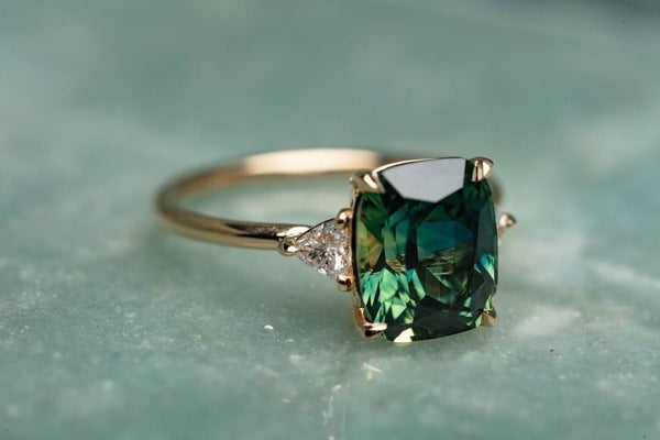 Bague en pierre verte style vintage Dorée
