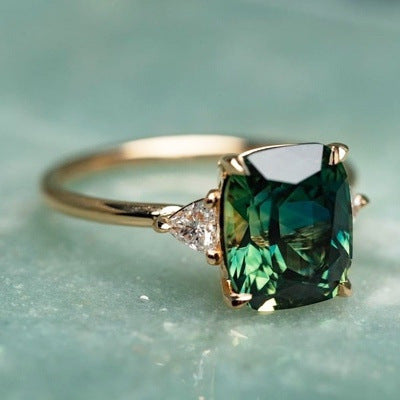 Bague en pierre verte style vintage Dorée