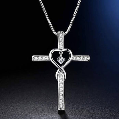 Collier Béni de Croix avec Cœur de Zircon