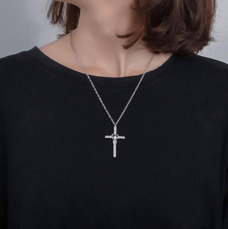 Collier Béni de Croix avec Cœur de Zircon