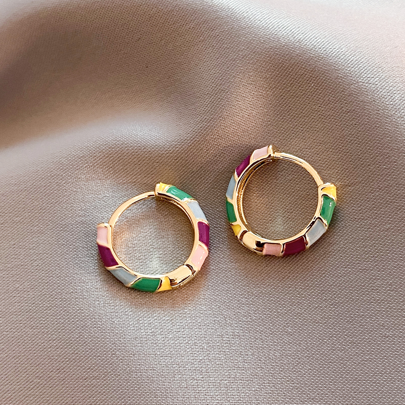 Élégantes Boucles d'Oreilles avec Émail Multicolore en Or